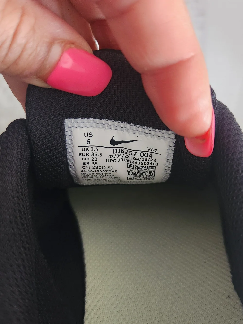 Nike Black and White Women's Athletic Sneakers
